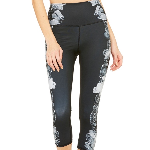 ALO Yoga Pants - Alo Yoga High Waist Airbrush Capri
